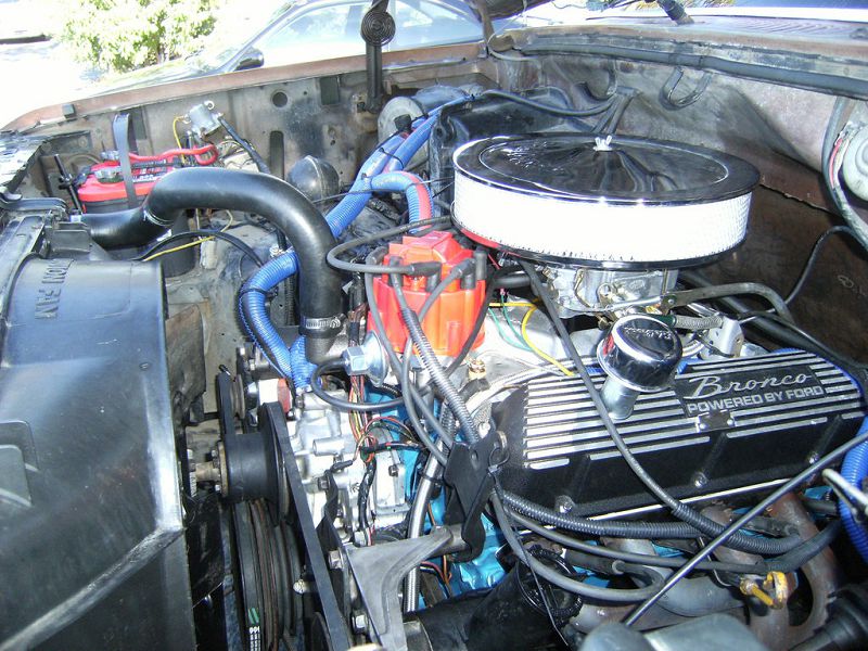 Ford Bronco 1983 - двигатель