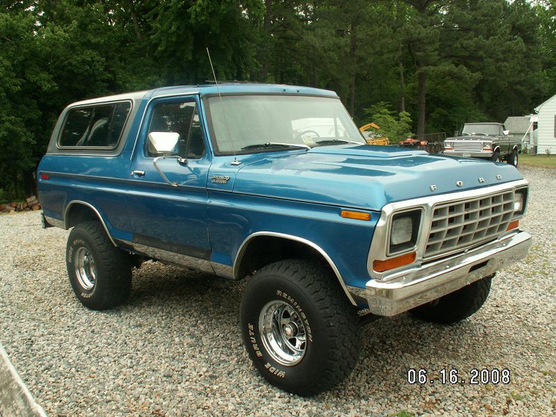 Ford Bronco 1978 - вид сбоку