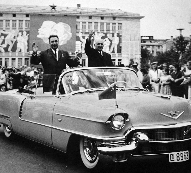 Кадиллак Эльдорадо Биарритц 1956 года и Брежнев с Живковым