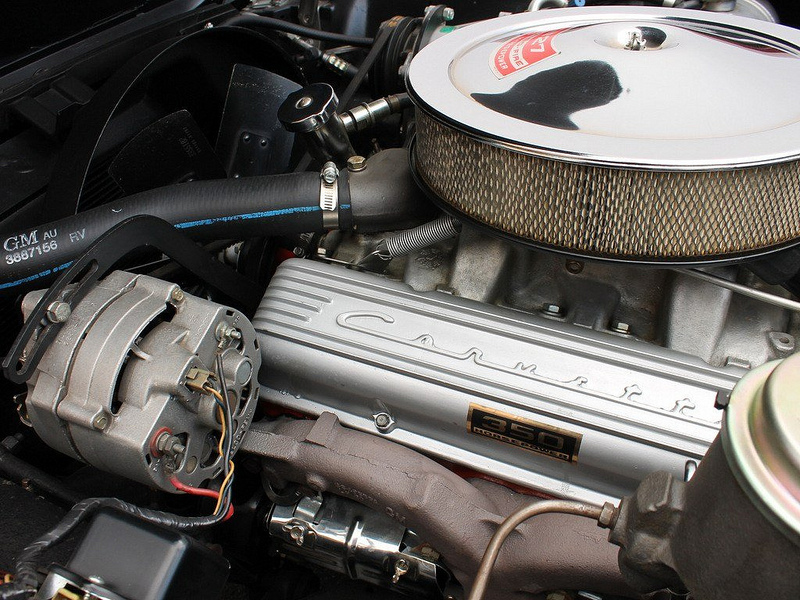Chevrolet Corvette Sting Ray 1966 года двигатель