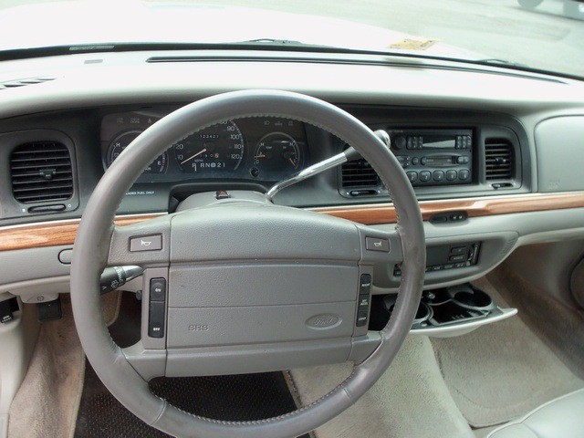 Форд Краун Викториа 1995 - руль