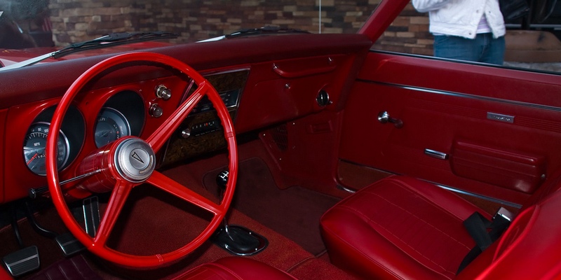 Pontiac Firebird 1968 года салон