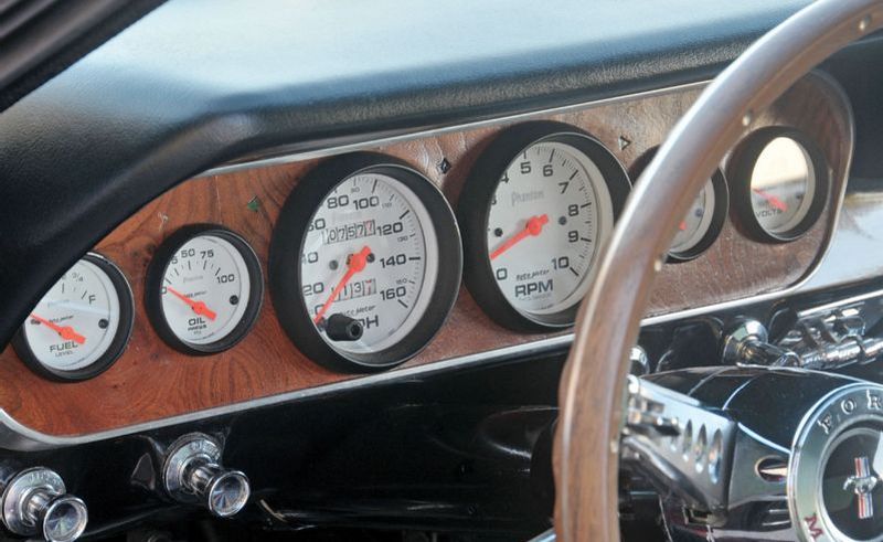 Форд Мустанг 1966 панель приборов