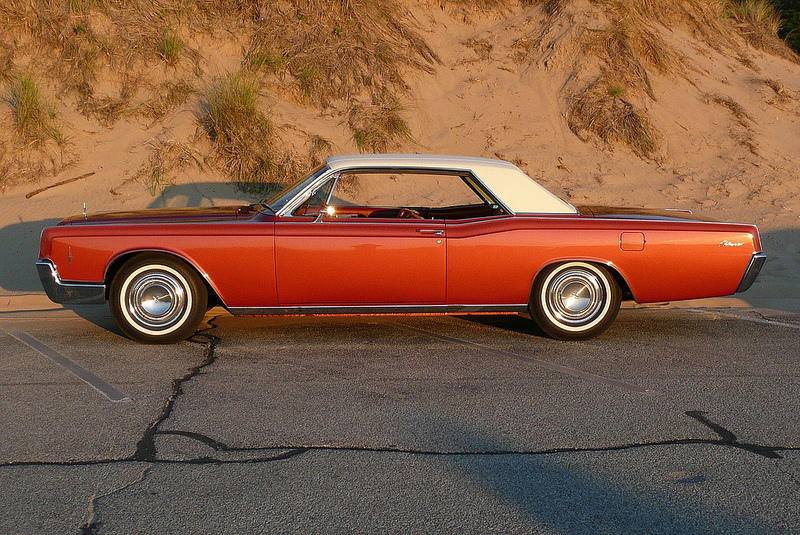 Lincoln Continental 1966 года