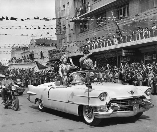 Кадиллак Эльдорадо 1955 года и королева